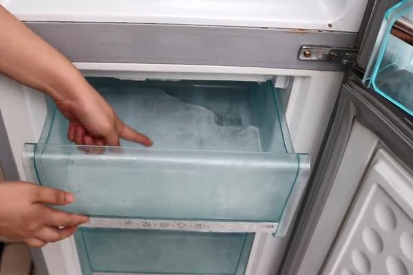 冰箱冷藏箱有水如何处置？冰箱冷藏室结冰如何除